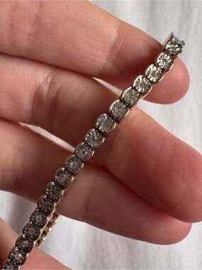 Classic Silver-Tone Tennis Bracelet with Clear Stones - Elegant Women's Jewelry